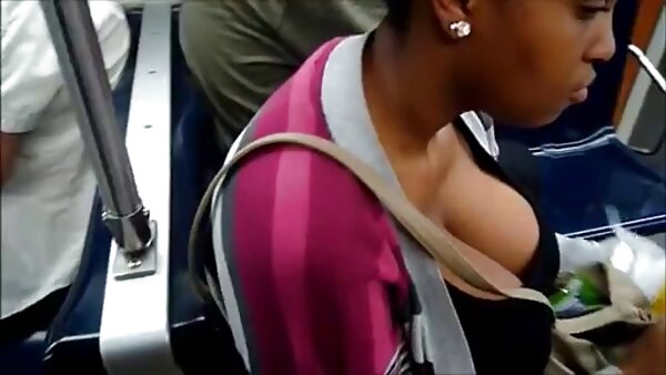 அற்புதமான கறுப்பு முடி கொண்ட டீன் மாடு பெண்கள் இன்றிரவு நாய்க்குட்டியாக இருக்க விரும்புகிறார்கள் (FFM)